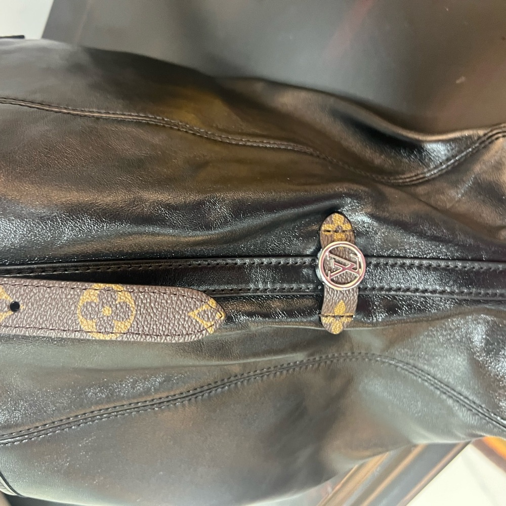 Louis Vuitton Carryall VIBE MM in lambskin & monogram canvas shoulder bag 2025 - Picture 11 of 16